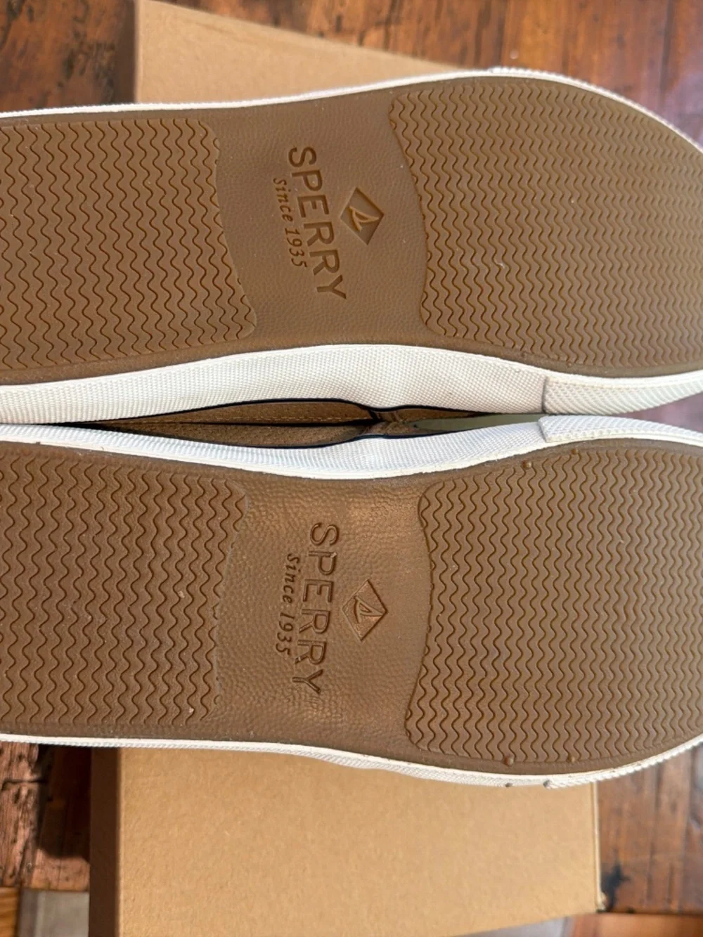 Mens 10.5 Sperry Top Sliders Striper II Taupe